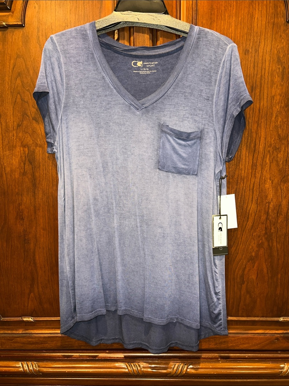 Cable & Gauge Blue V‑Neck Pocket Tee - Picture 3 of 7